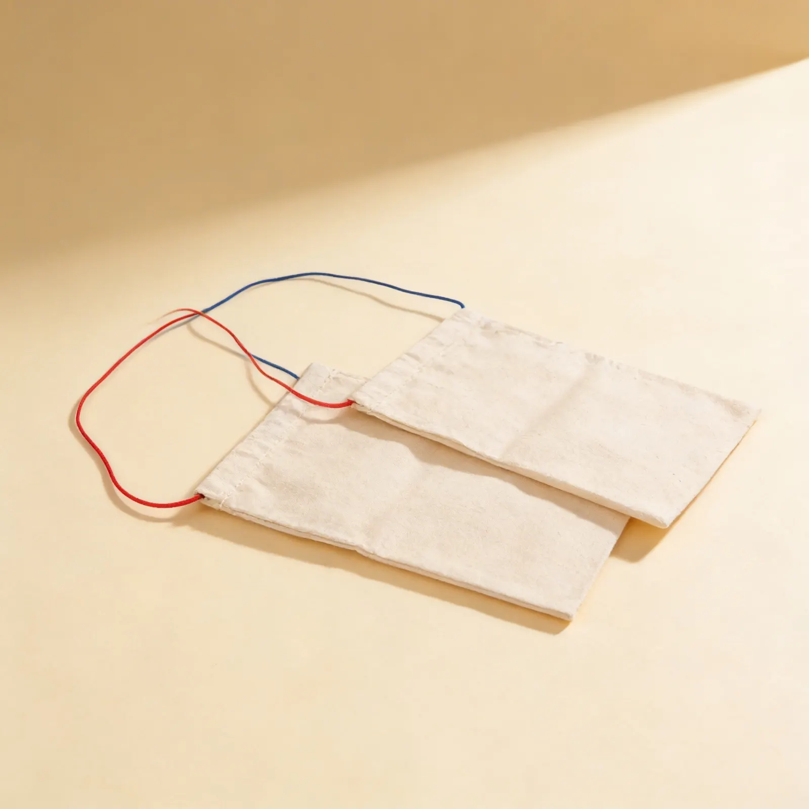 Tajemné pytlíky: Prázdné: Boční pohled