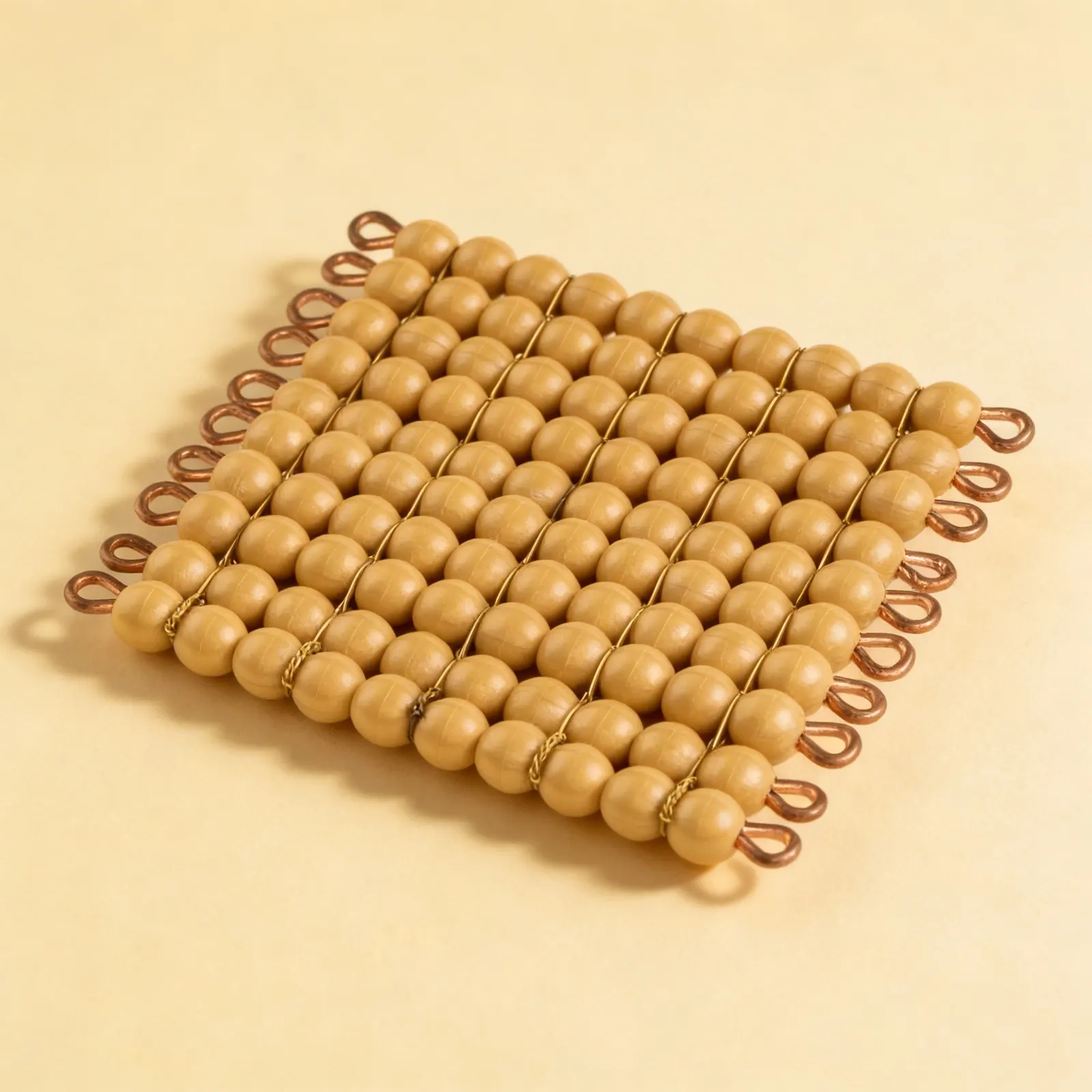 Jeden zlatý korálkový čtverec 100: Jednotlivé korálky nylon: Boční pohled