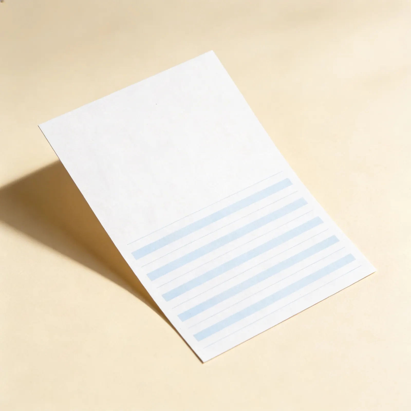 Písací papier: Modré linajky - 8,5 × 11 palcov (500): Bočný pohľad