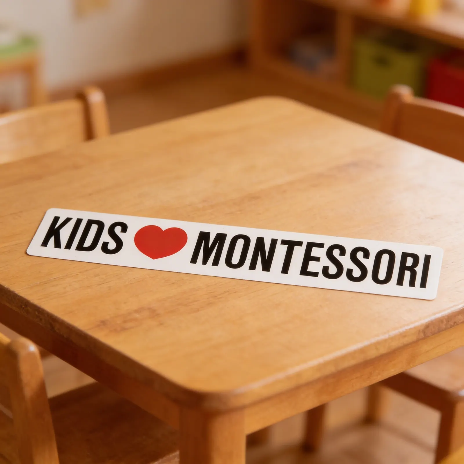 Vinylová nálepka: Děti milují Montessori: Detailní pohled