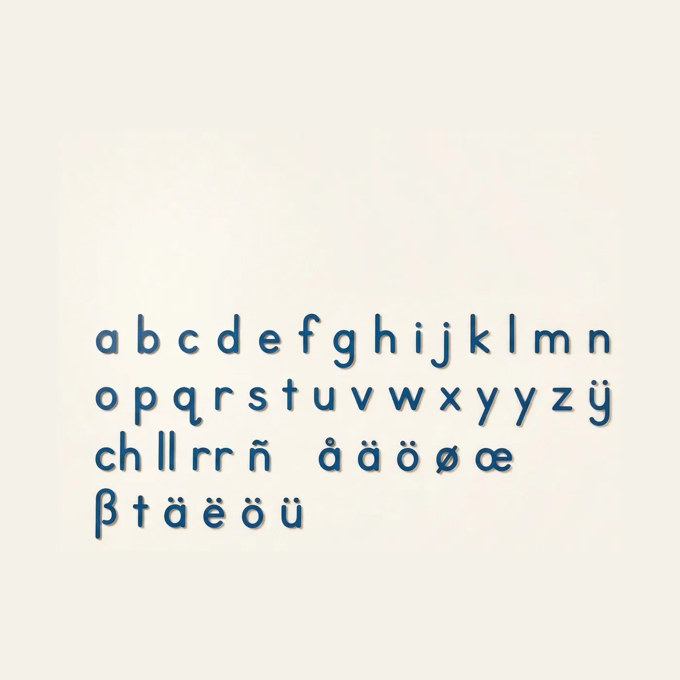 Medium Movable Alphabet: International Print - Blue: Montessori material | Faborino