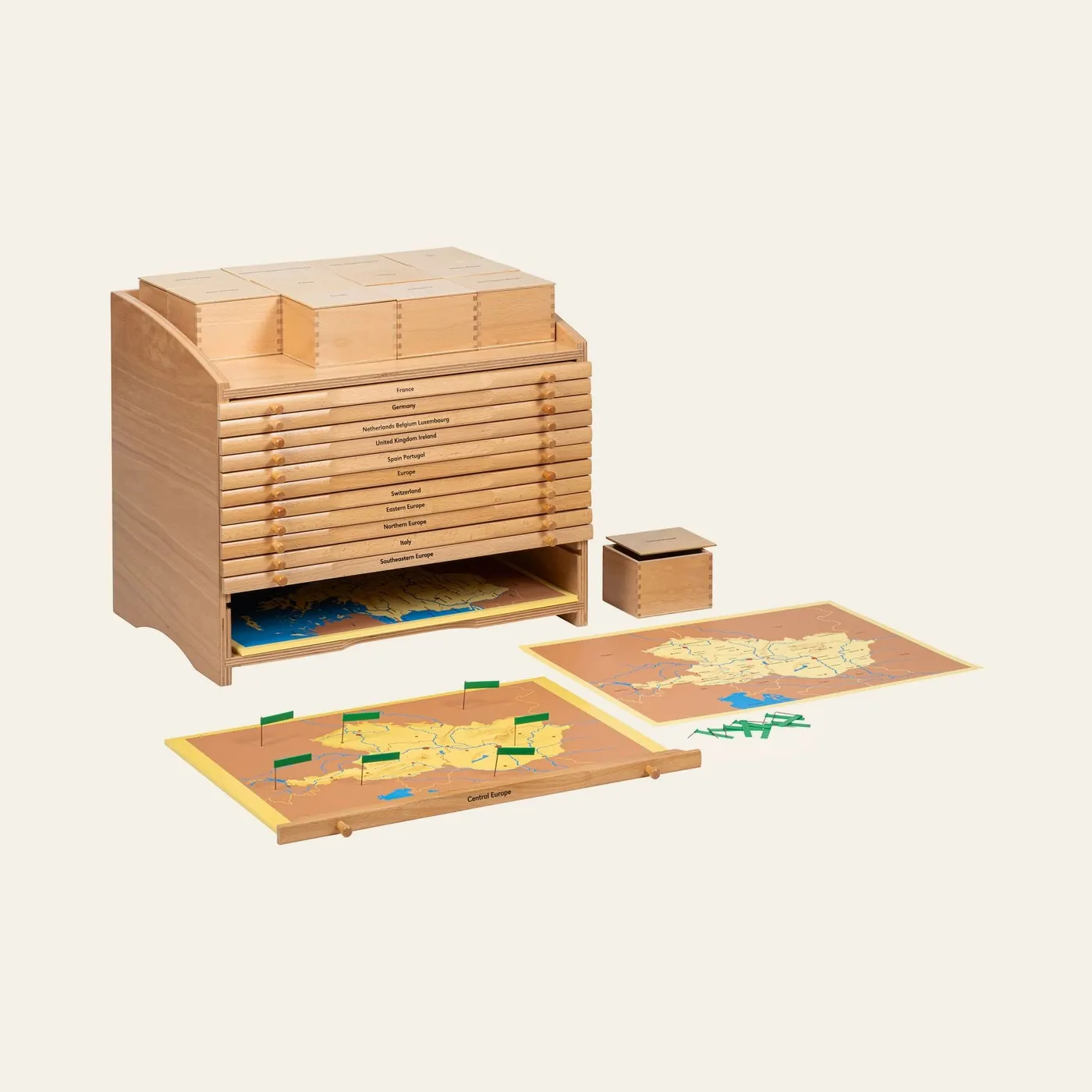 Skříňka pro Evropu: úložiště pro puzzle mapu a materiály: Montessori pomůcka | Faborino