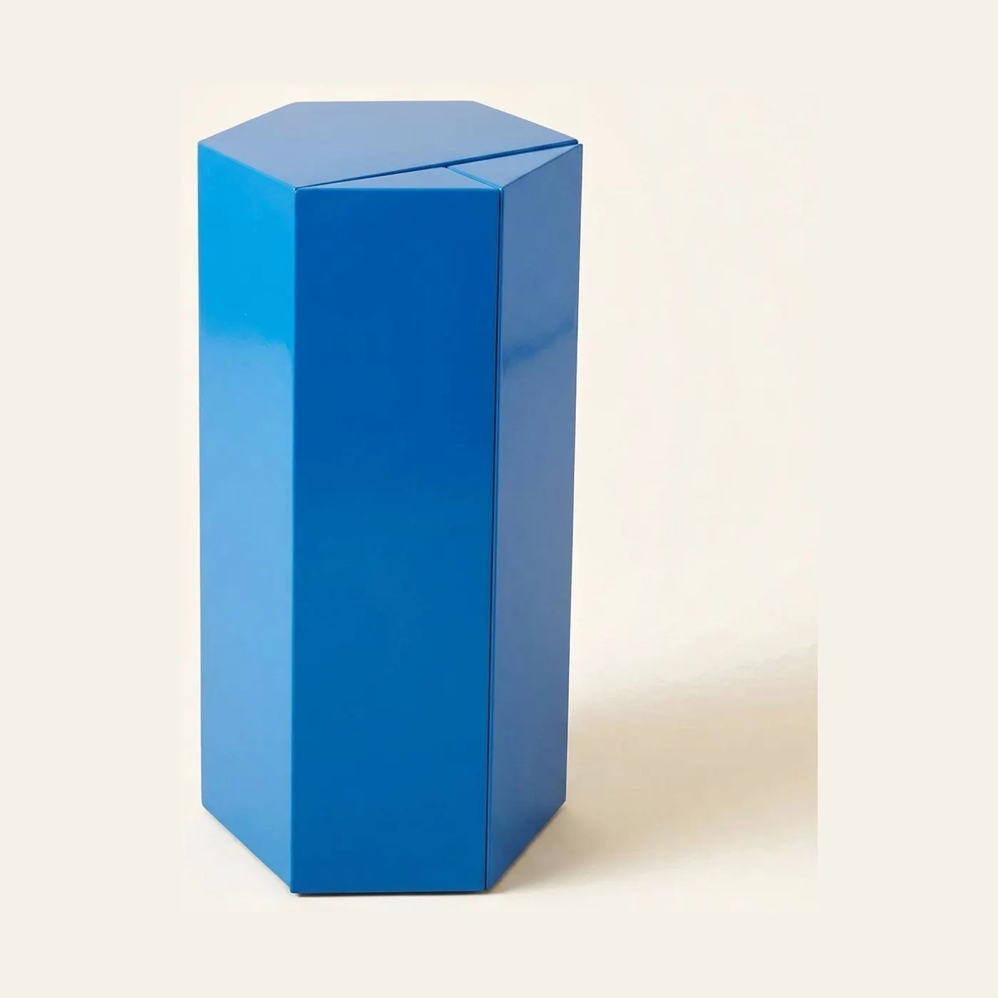 Divided Hexagonal Prism: Decomposable 3D Shape for Advanced Geometry