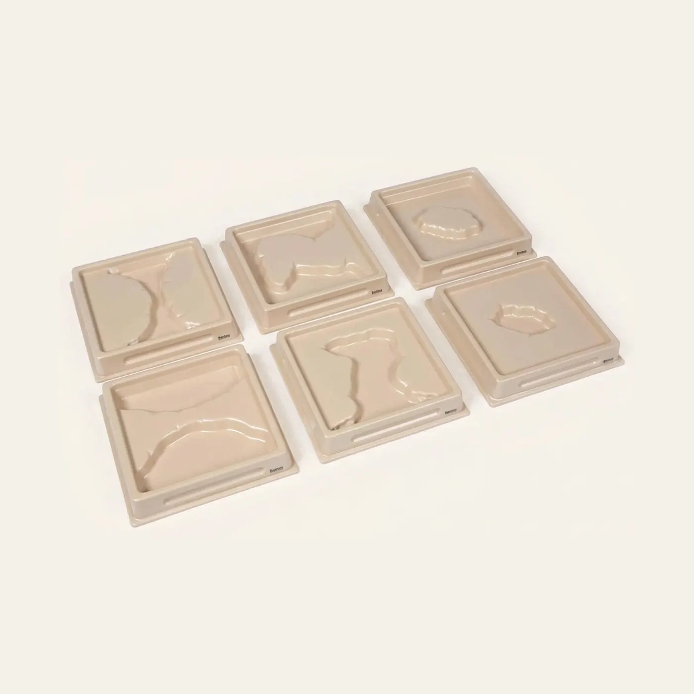 Land And Water Form Trays: Set 1: Montessori material | Faborino