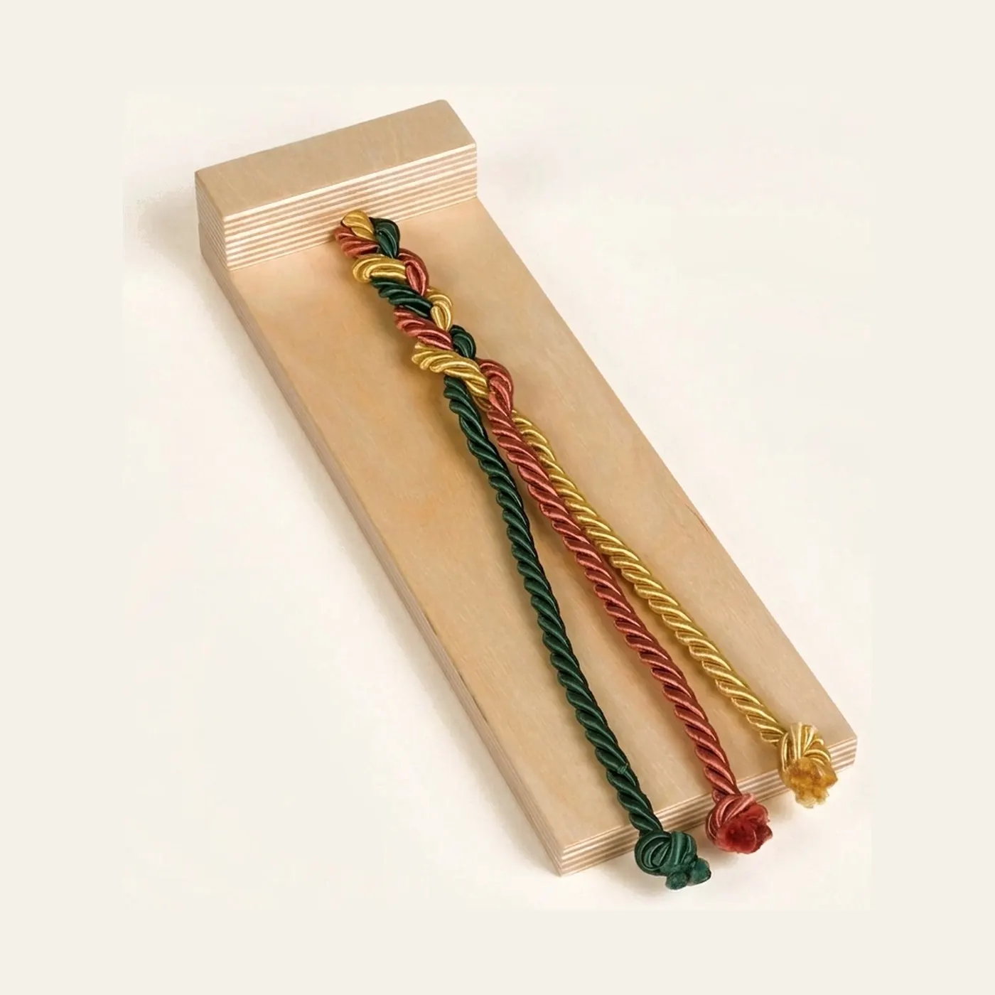 Braiding Board: Fine Motor Skills: Montessori material | Faborino