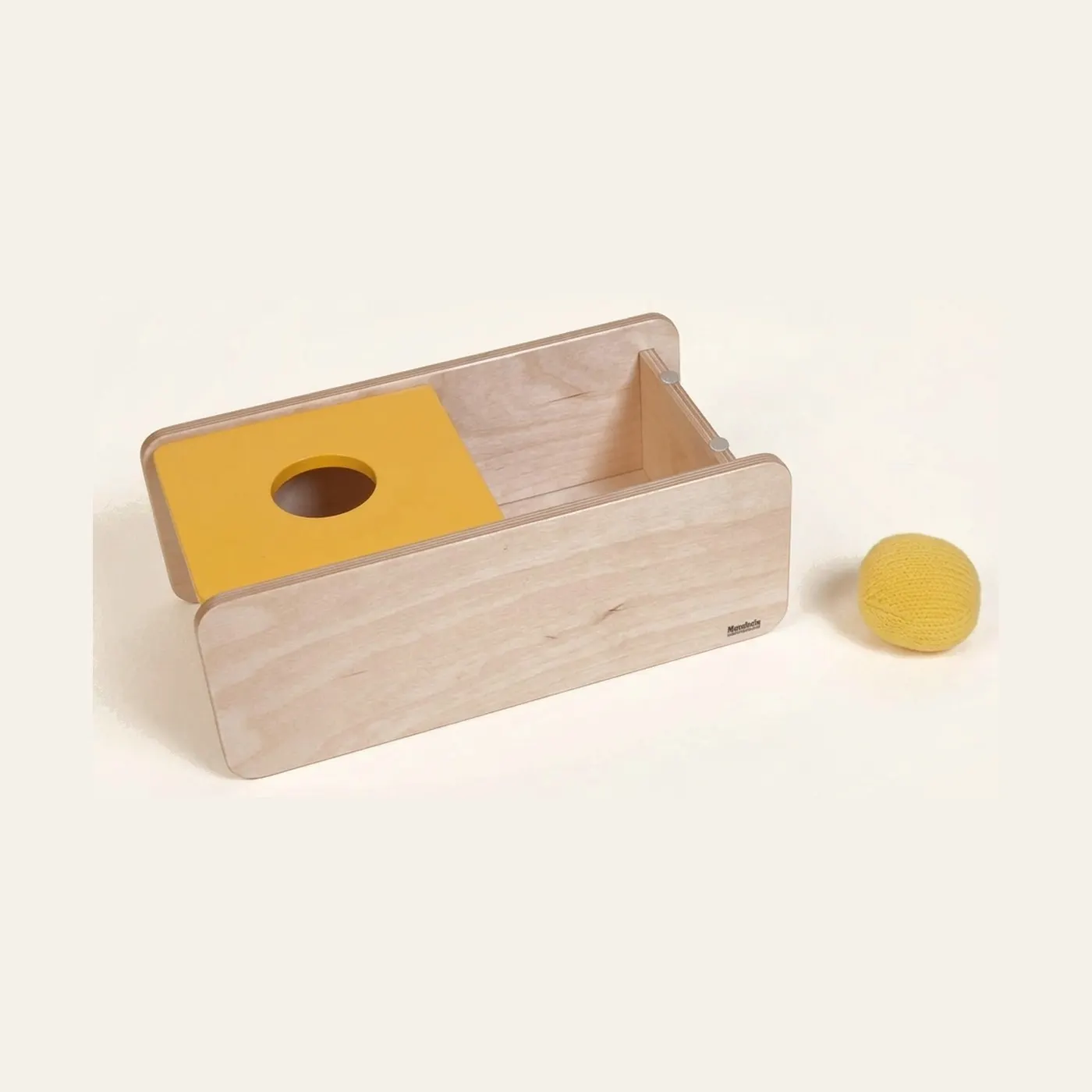 Imbucare box s víkem: Aktivita s pletenným míčkem: Montessori pomůcka | Faborino