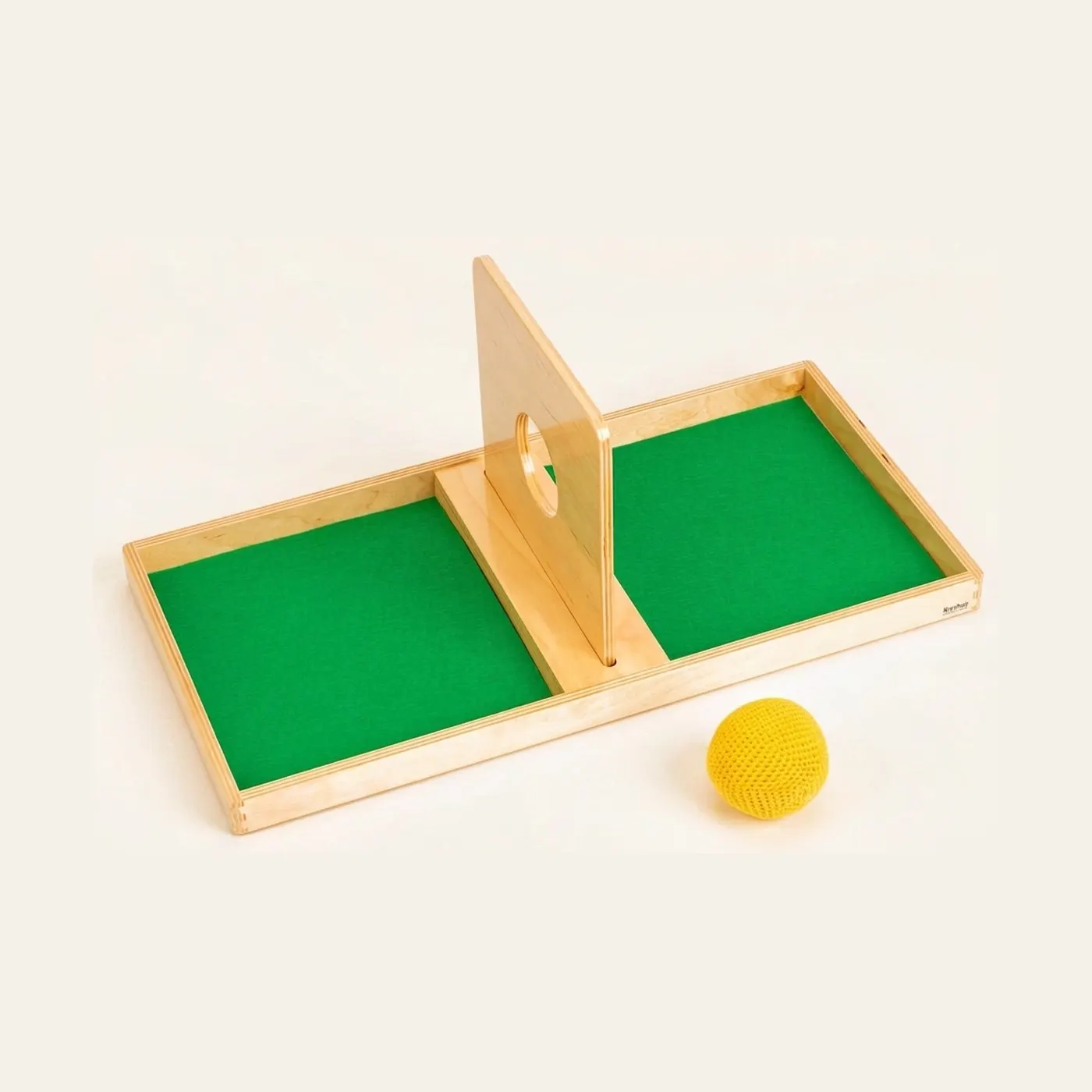 Imbucare deska s pleteným míčkem: Montessori pomůcka | Faborino