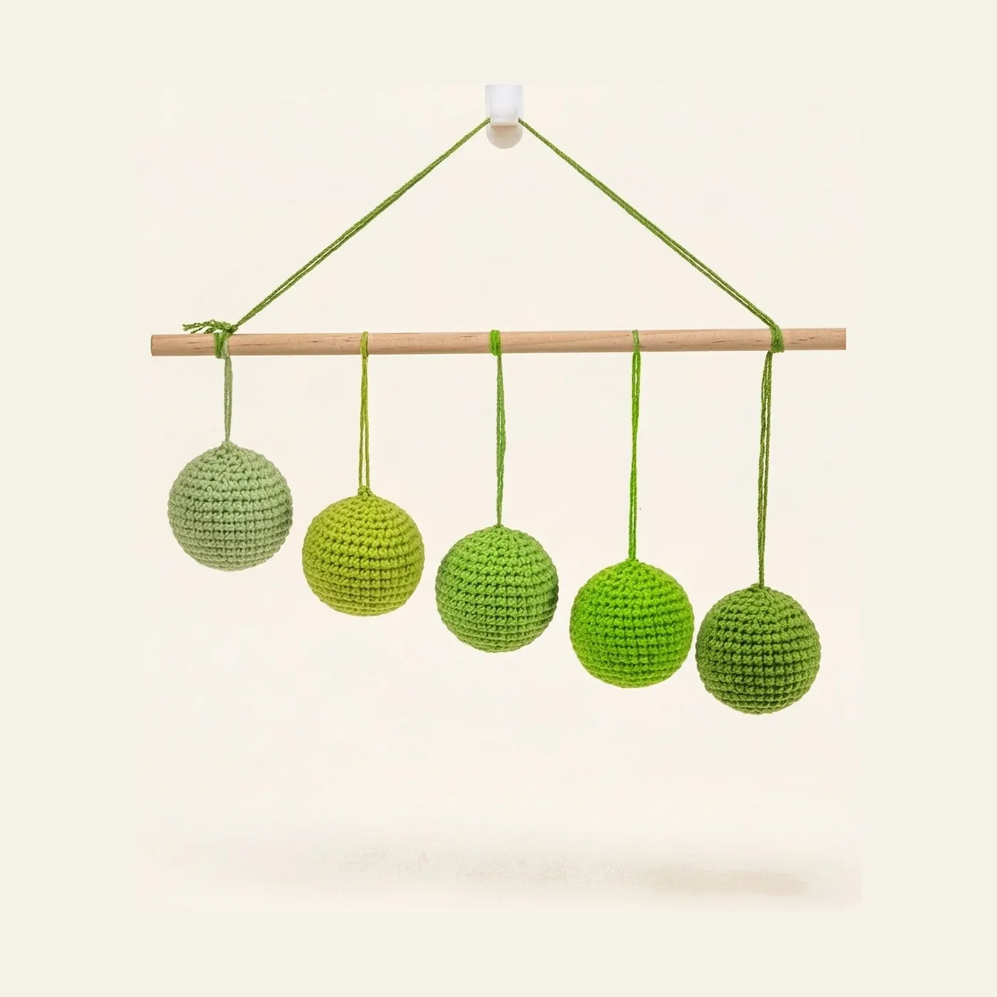 Gobbi Mobile: Five Gradient Spheres for Visual Tracking Skills