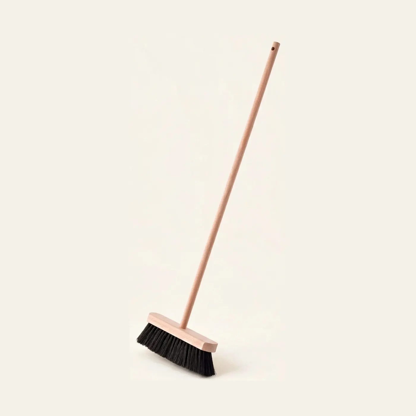 Indoor Broom: Soft Black (70 cm): Montessori material | Faborino