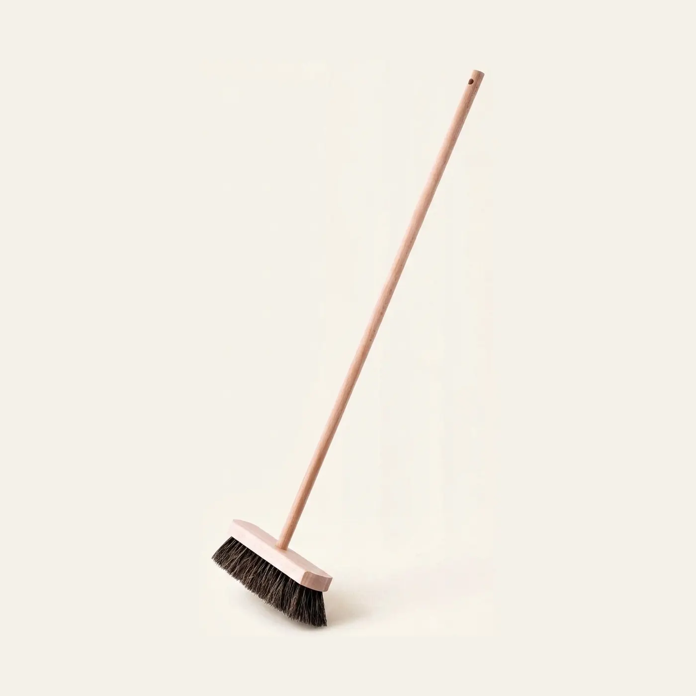 Indoor Broom: Coarse Brown (70 cm): Montessori material | Faborino