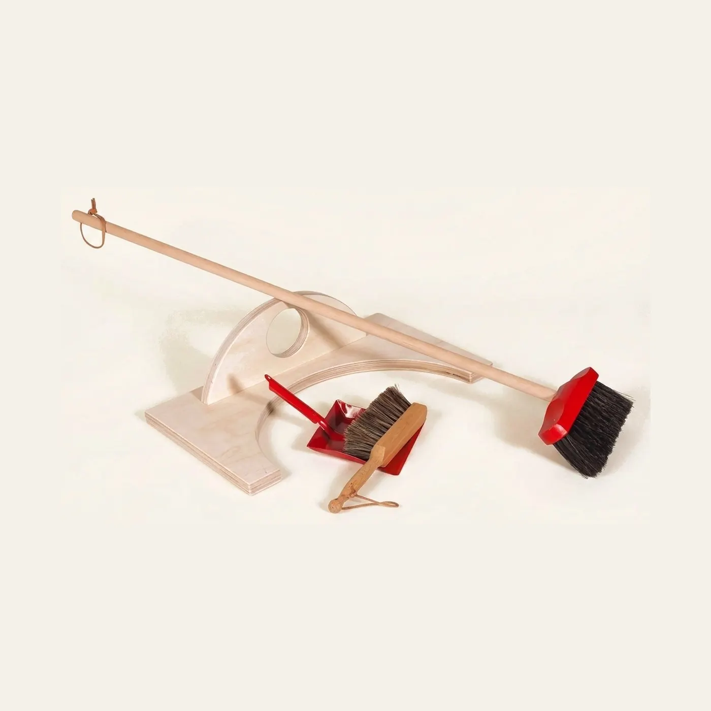Sweeping Guide: Floor Care: Montessori material | Faborino