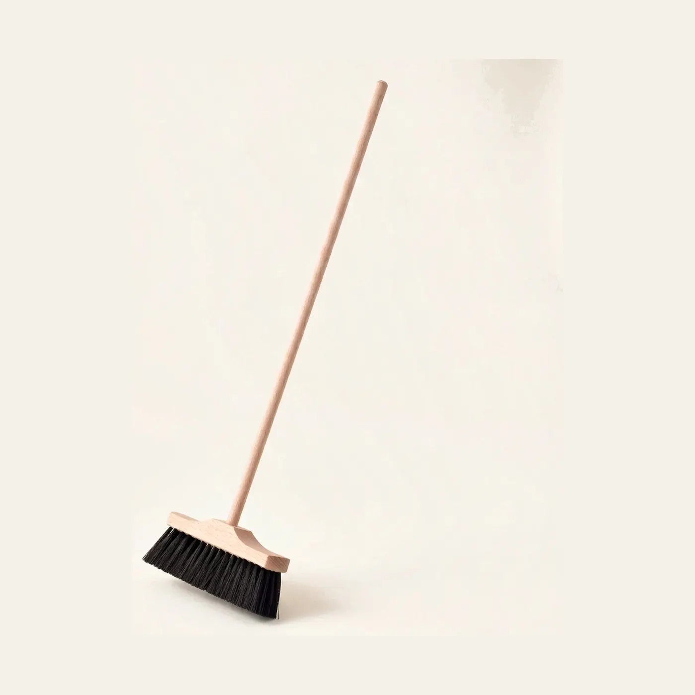 Indoor Broom: Soft Black (49 cm): Montessori material | Faborino