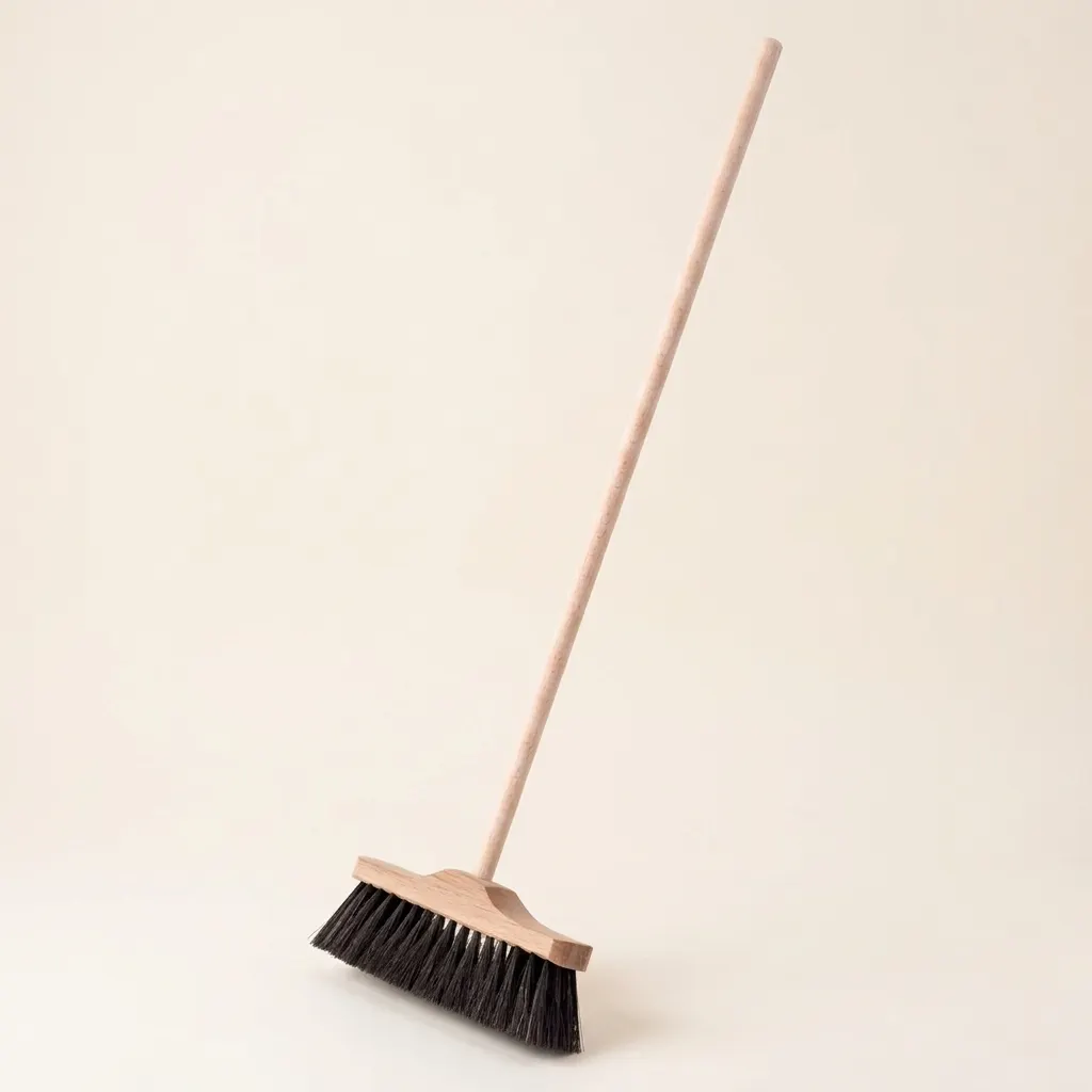 Vnútorná metla: mäkká hnedá (49 cm) - Montessori Material | Faborino