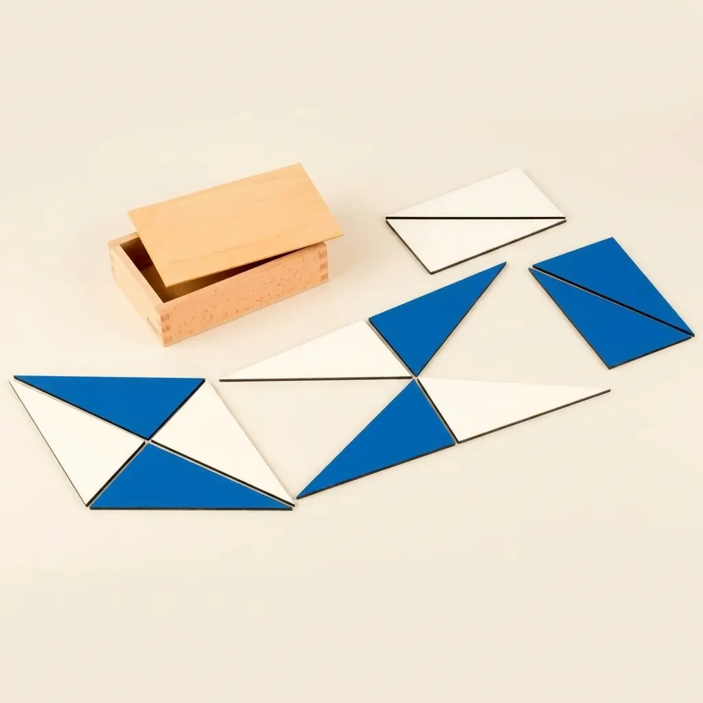 12 identických modrých trojúhelníků - Montessori Material | Faborino