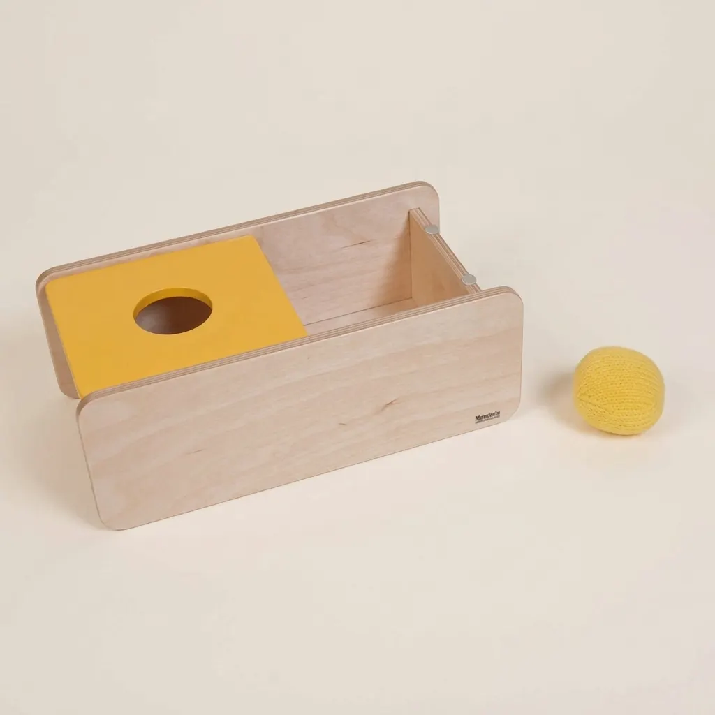 Imbucare box s vekom: Aktivita s pletacou loptičkou - Montessori Material | Faborino