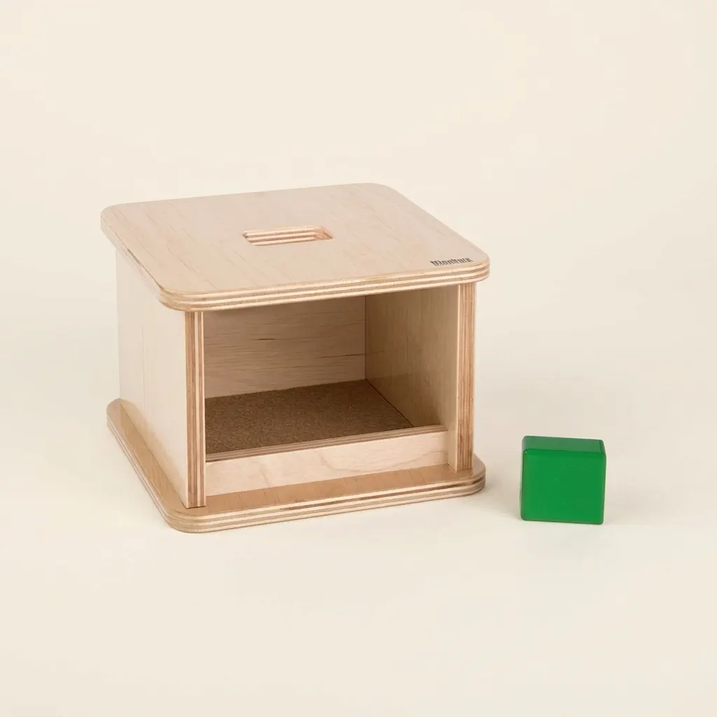 Imbucare box s obdĺžnikovým hranolom: Rozlišovanie tvarov - Montessori Material | Faborino