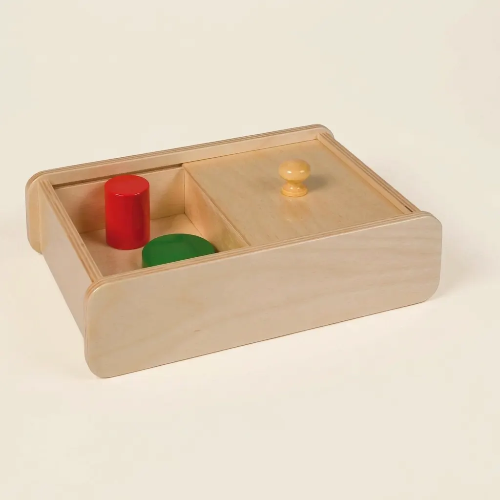 Box s posuvným vekom: Trvalosť objektu a jemná motorika - Montessori Material | Faborino