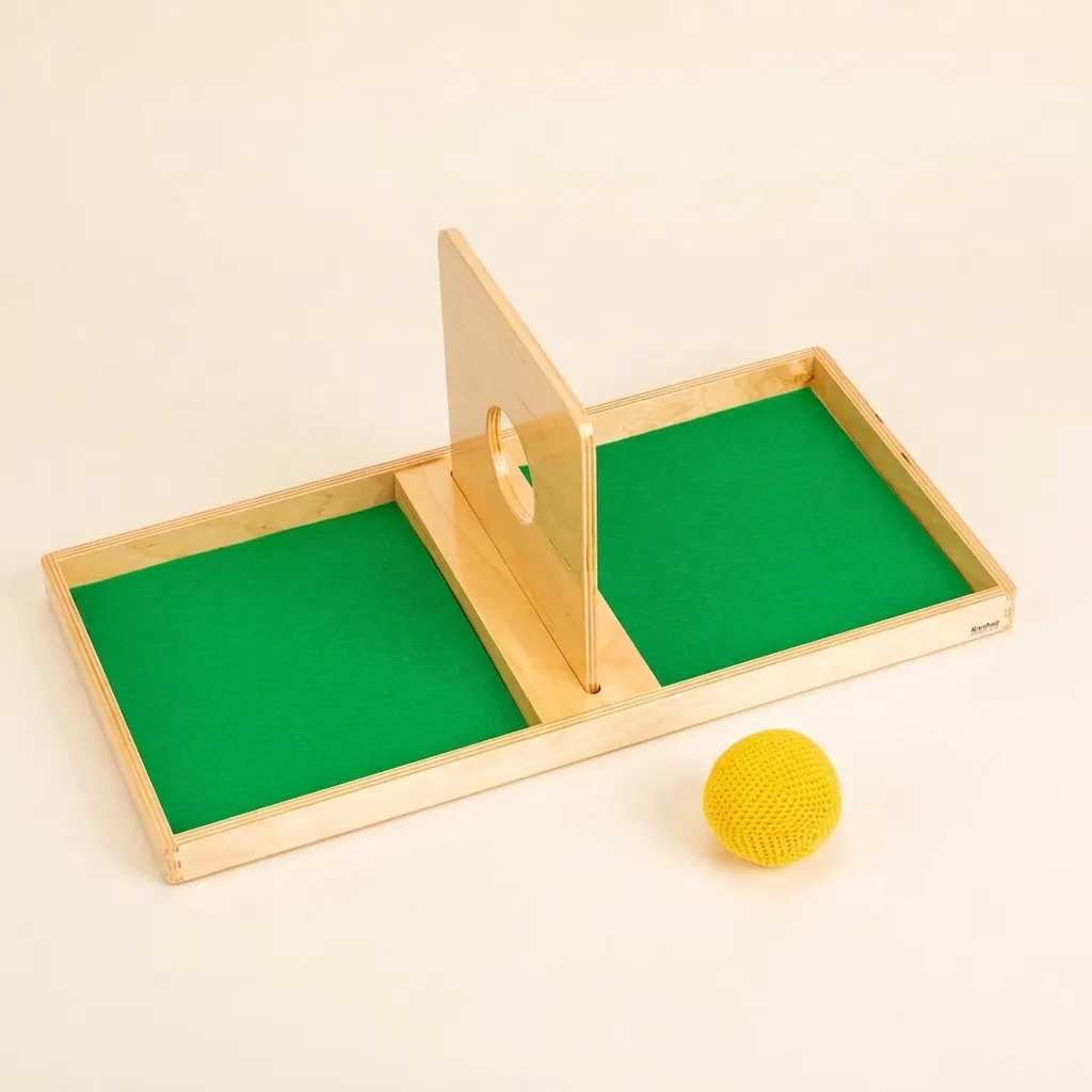 Imbucare doska s pletenou loptičkou - Montessori Material | Faborino