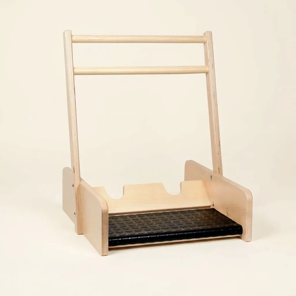 Vyzúvač topánok: Praktický život - Montessori Material | Faborino