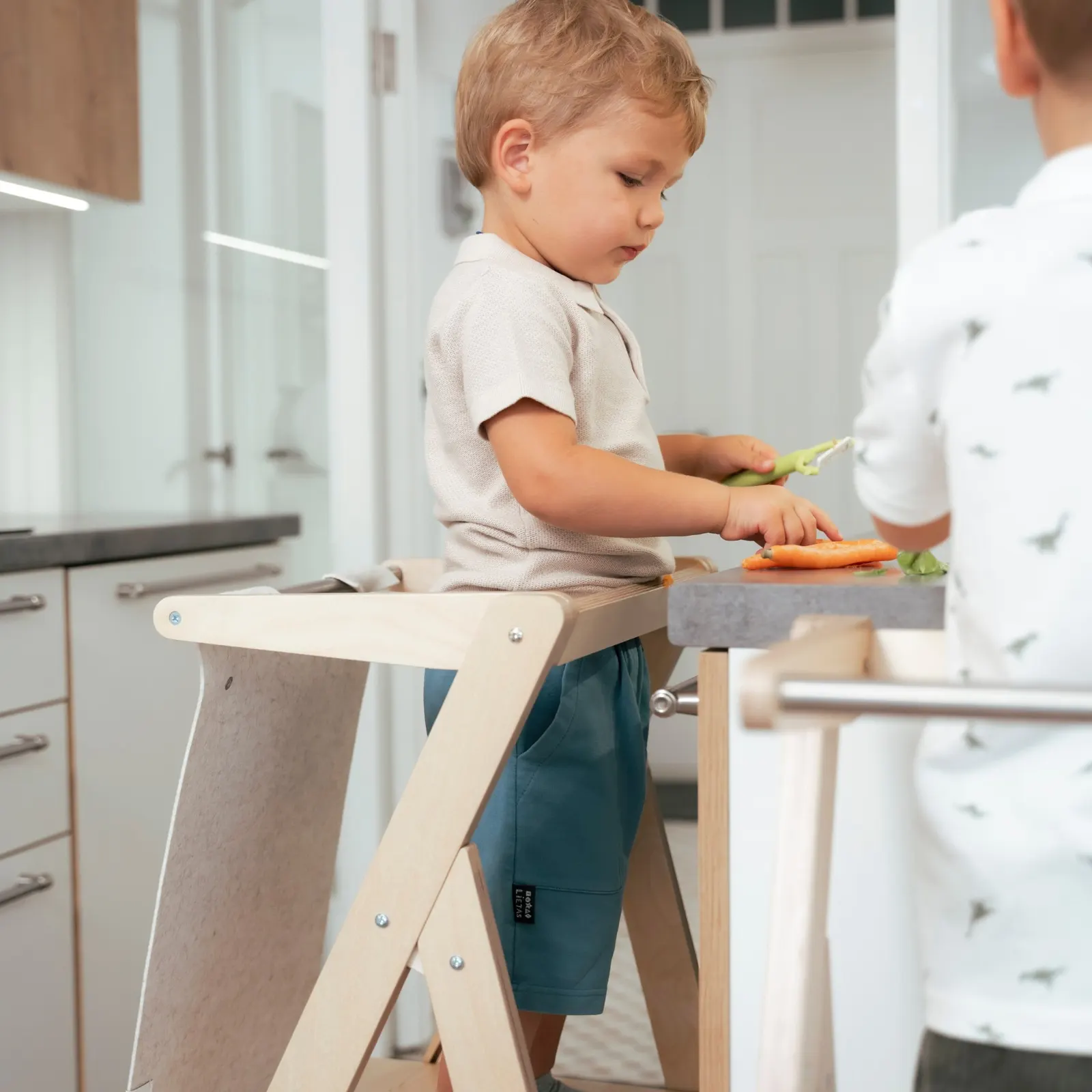 STEP'n'FOLD foldable learning tower with support legs, natural: maker's photo 4